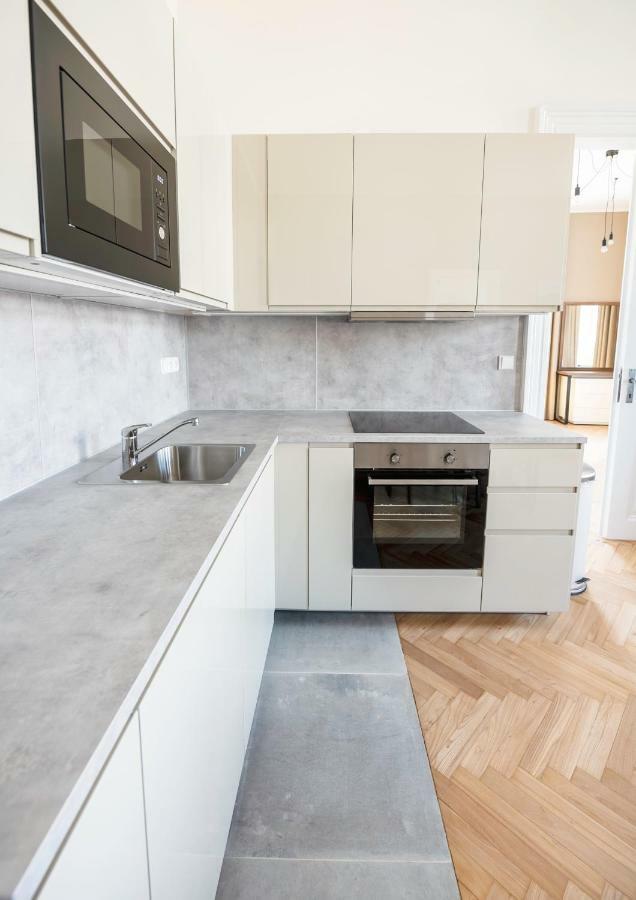 Letna Garden Suites براغ المظهر الخارجي الصورة