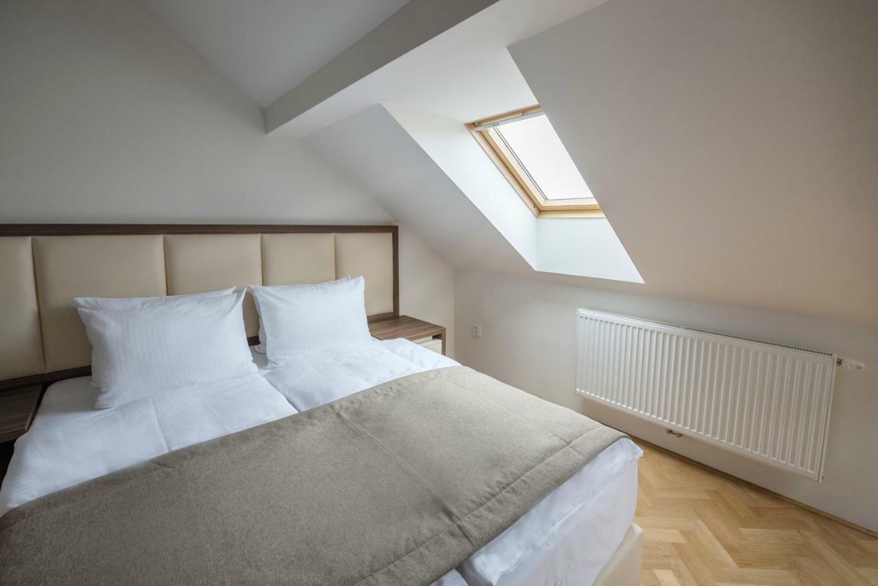 Letna Garden Suites براغ المظهر الخارجي الصورة