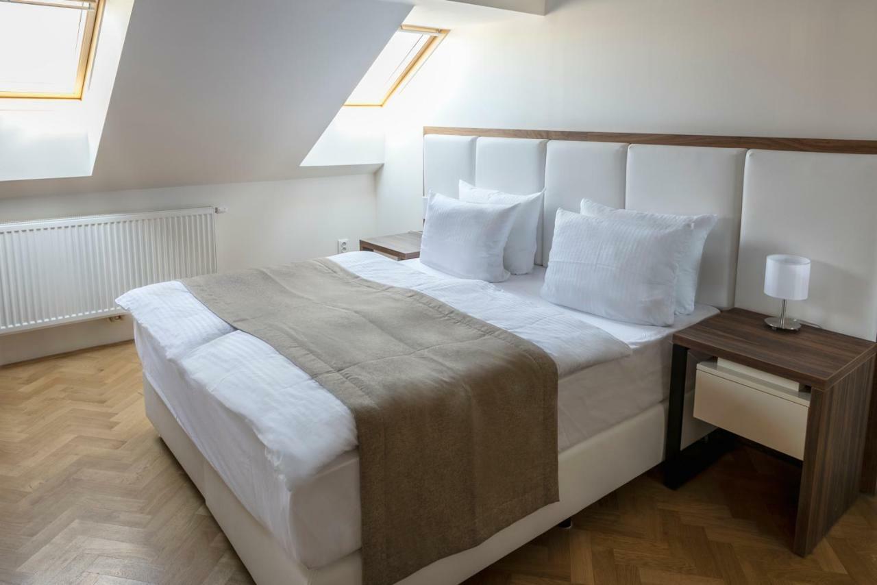 Letna Garden Suites براغ المظهر الخارجي الصورة