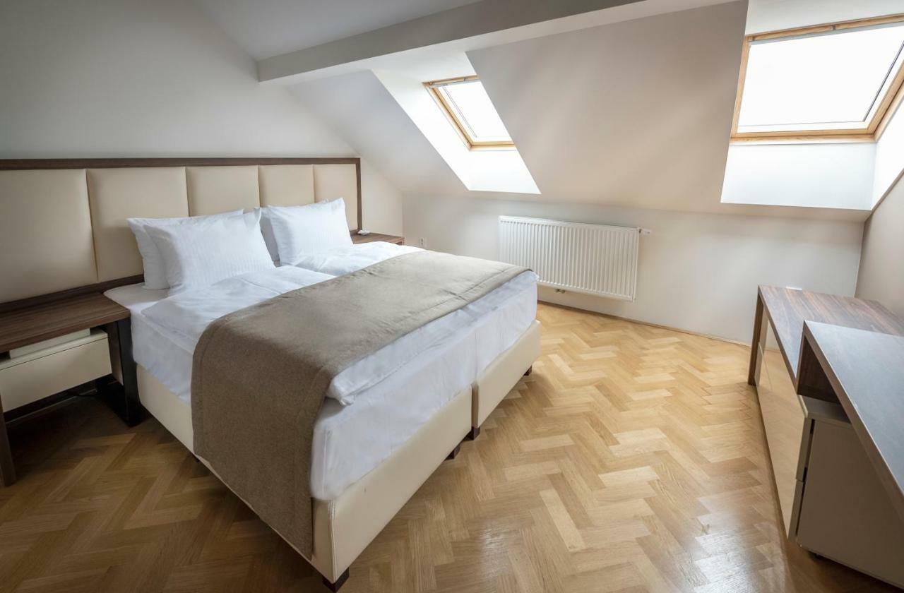 Letna Garden Suites براغ المظهر الخارجي الصورة
